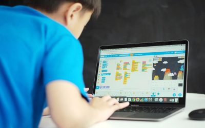 Từ lập trình Scratch đến AI: Hành trình học lập trình của trẻ em